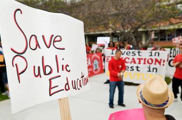 Chicago Schools: School Closures Generate Lawsuits & Protests